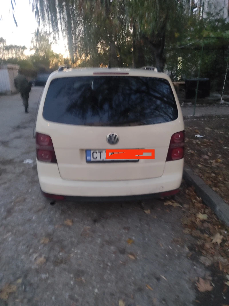 VW Touran, снимка 2 - Автомобили и джипове - 47752930