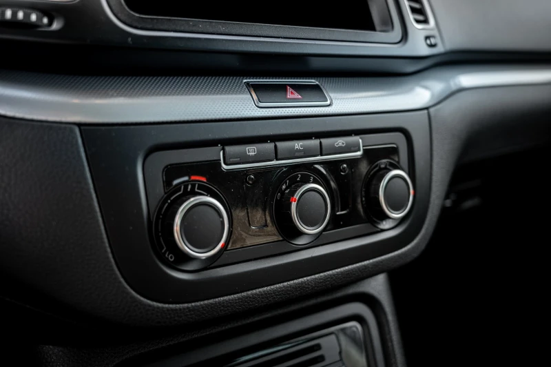 VW Sharan 2.0TDI AVTOMAT GERMANIA TOP!!! , снимка 13 - Автомобили и джипове - 49466964