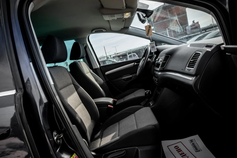 VW Sharan 2.0TDI AVTOMAT GERMANIA TOP!!! , снимка 9 - Автомобили и джипове - 49466964