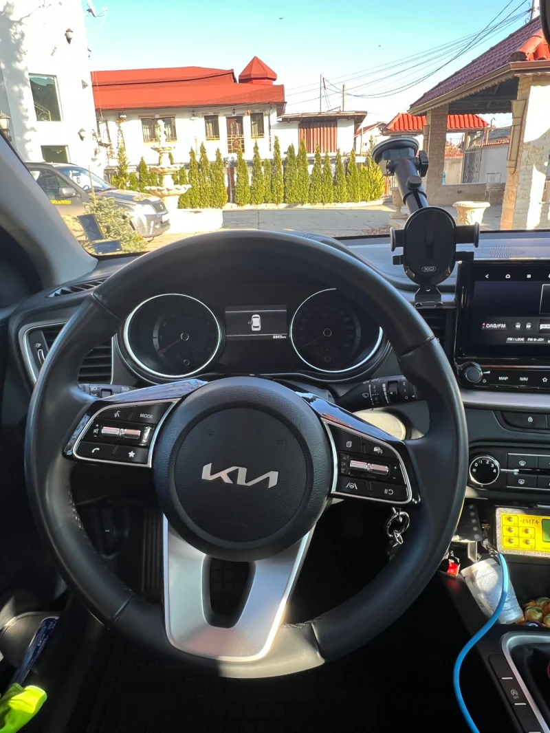 Kia Ceed 1.4 , снимка 11 - Автомобили и джипове - 48044251