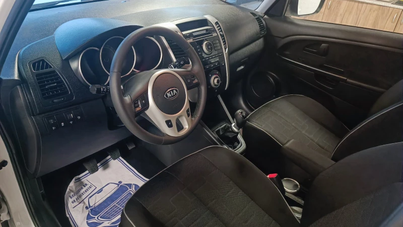 Kia Venga 1.4 Бензин, снимка 7 - Автомобили и джипове - 48238636