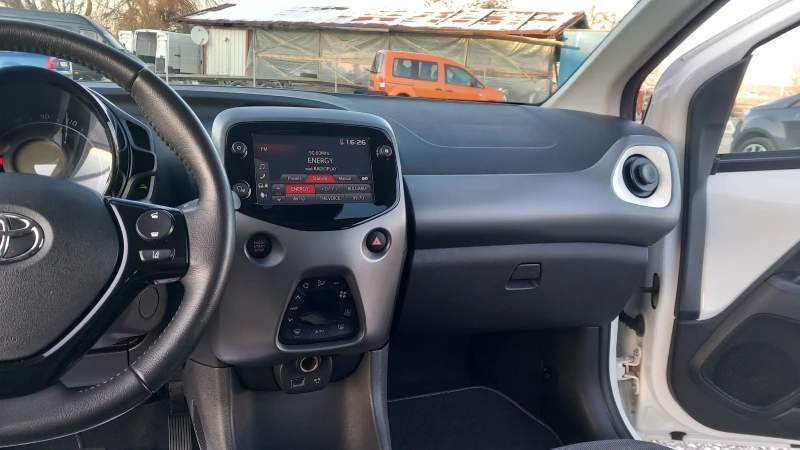 Toyota Aygo 1.0i-53000км/АВТОМАТИК/КАМЕРА/КЛИМАТРОНИК/EURO 6, снимка 10 - Автомобили и джипове - 48722026