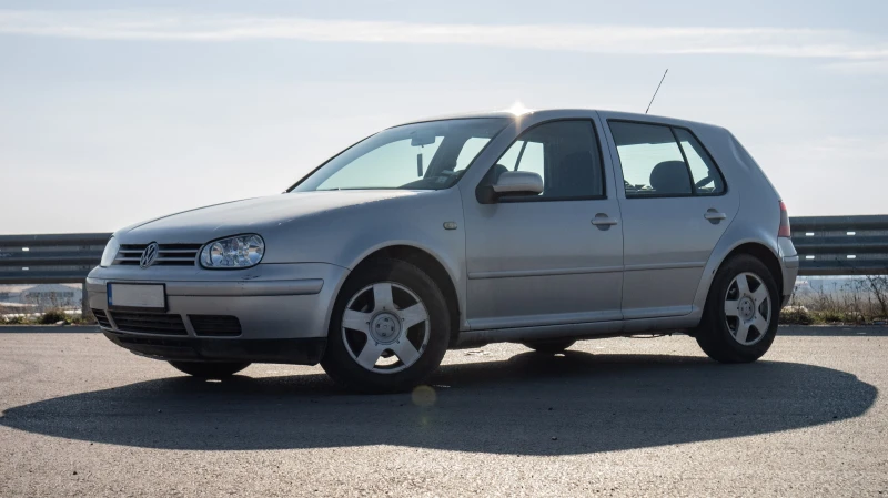 VW Golf 1.6, снимка 2 - Автомобили и джипове - 49028383