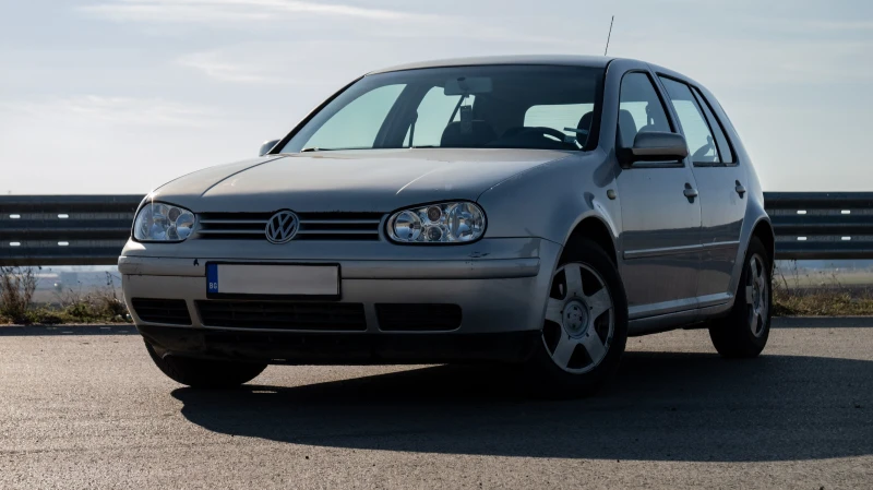 VW Golf 1.6, снимка 1 - Автомобили и джипове - 49028383