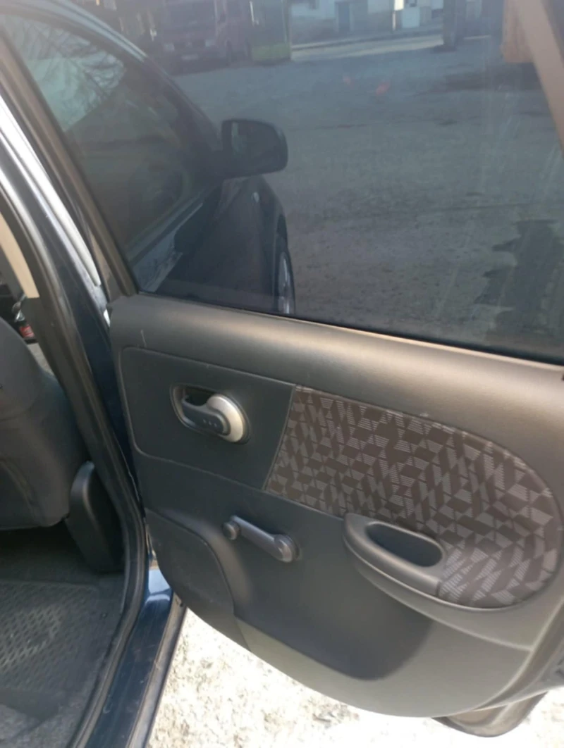 Nissan Note, снимка 6 - Автомобили и джипове - 51874533