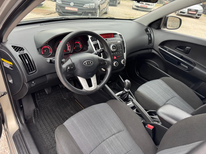 Kia Ceed 1.6CRDI, снимка 14 - Автомобили и джипове - 49532572