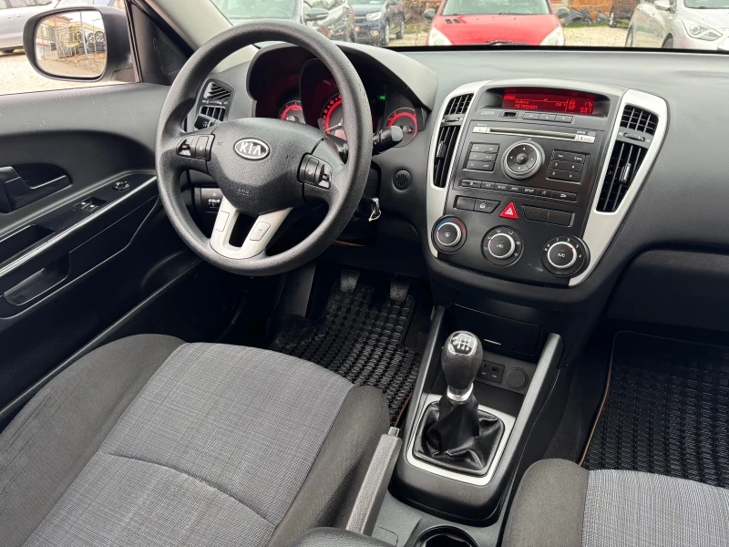 Kia Ceed 1.6CRDI, снимка 10 - Автомобили и джипове - 49532572