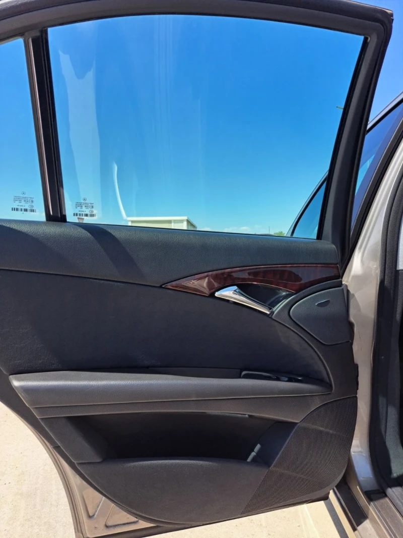 Mercedes-Benz E 200 ГАРАЖЕН Е 200 KOMPRESSOR 163 k.с., снимка 15 - Автомобили и джипове - 53010479