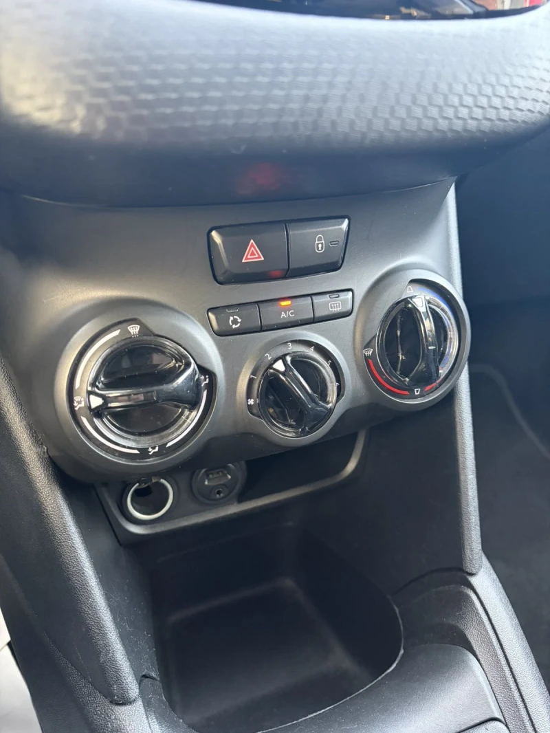 Peugeot 208 1.2/82к/EURO6/ПЕРФЕКТНО СЪСТОЯНИЕ!, снимка 11 - Автомобили и джипове - 53160197