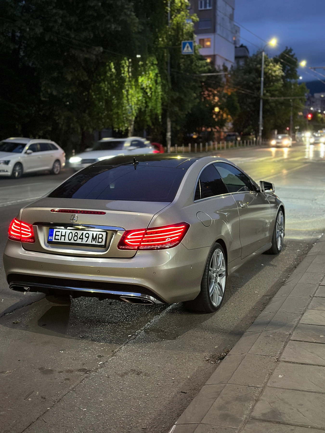 Mercedes-Benz E 350 4Matic AMG Line Facelift Coupe - изображение 8