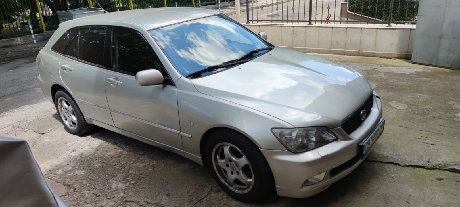Lexus IS 300 2JZ-GE Sportcross  - изображение 2