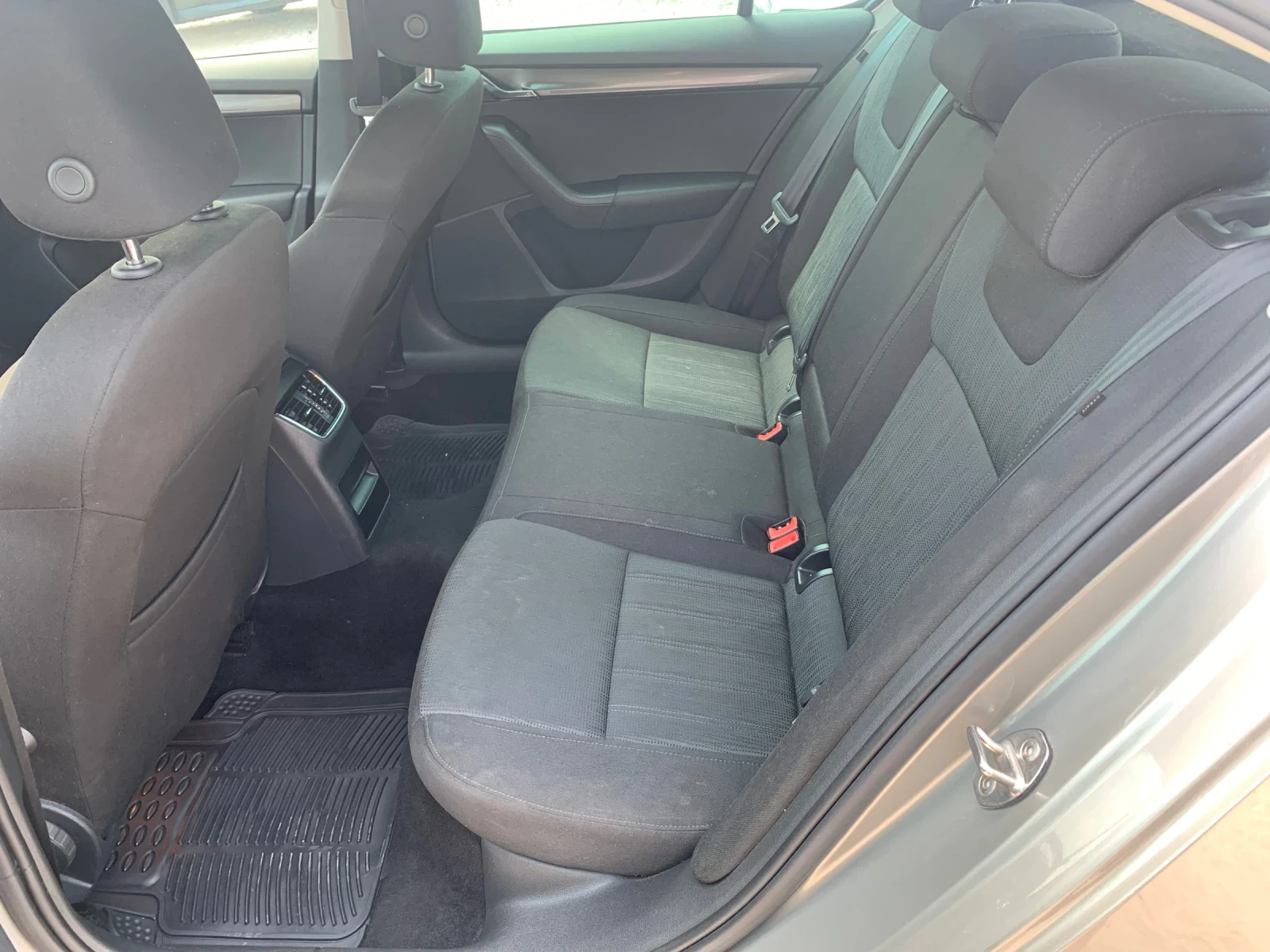 Skoda Octavia 2.0TDI 4x4 - изображение 9