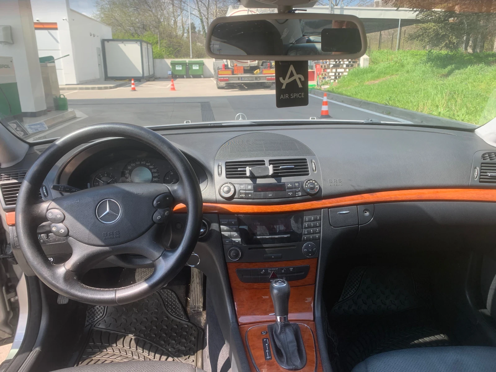 Mercedes-Benz E 220 Facelift , снимка 3 - Автомобили и джипове - 54097945