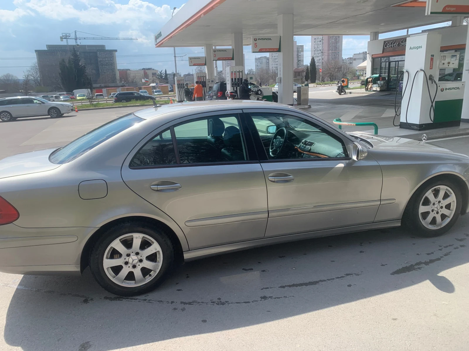 Mercedes-Benz E 220 Facelift , снимка 7 - Автомобили и джипове - 54097945