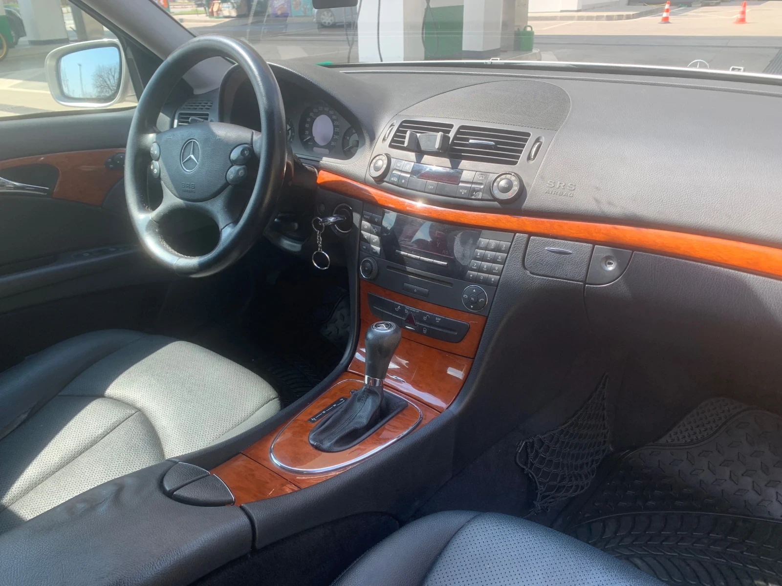 Mercedes-Benz E 220 Facelift , снимка 11 - Автомобили и джипове - 54097945