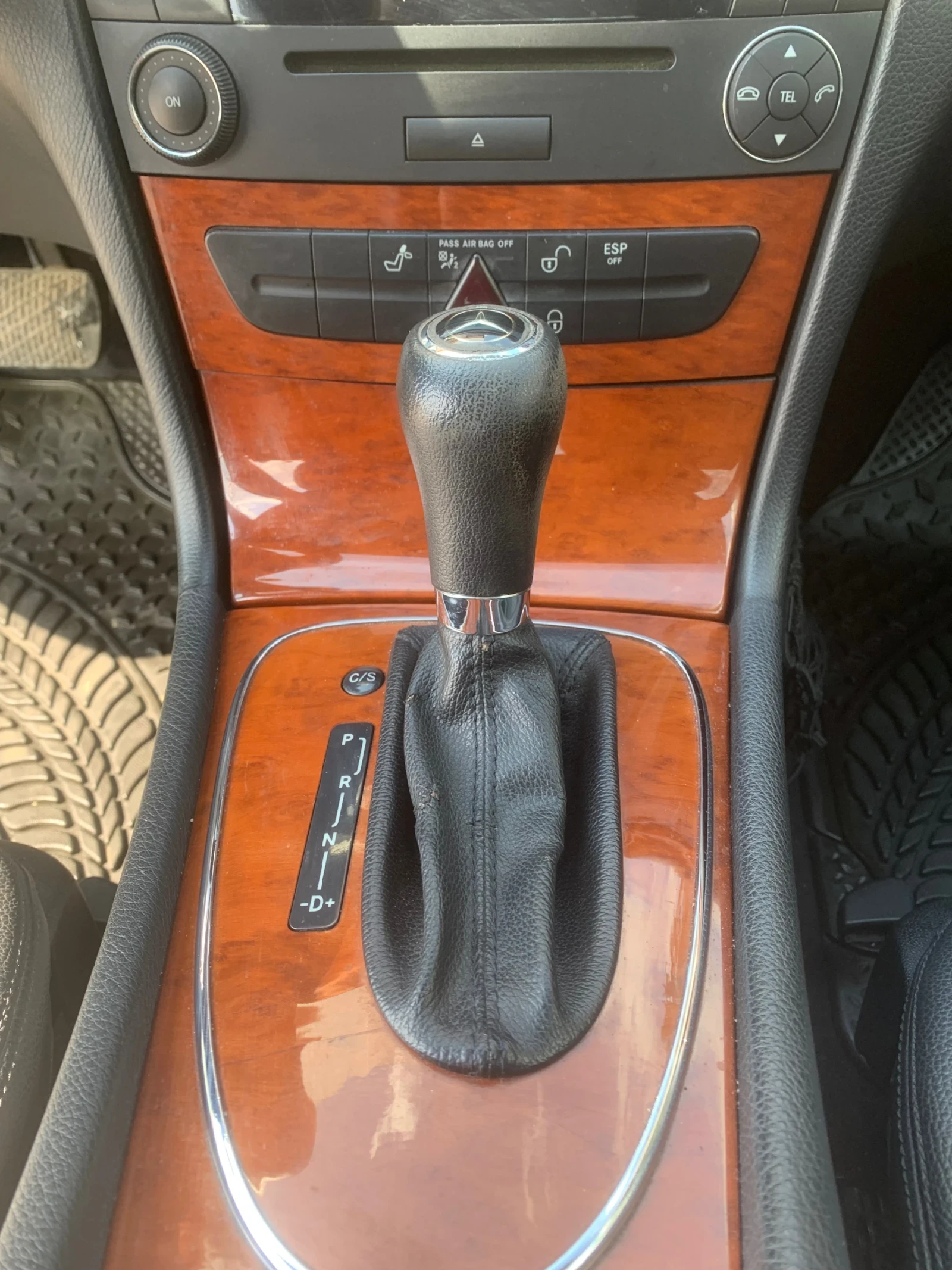 Mercedes-Benz E 220 Facelift , снимка 6 - Автомобили и джипове - 54097945