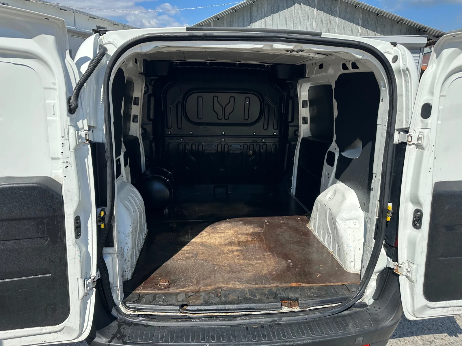 Fiat Doblo 1.4i LPG, снимка 10 - Автомобили и джипове - 54139446