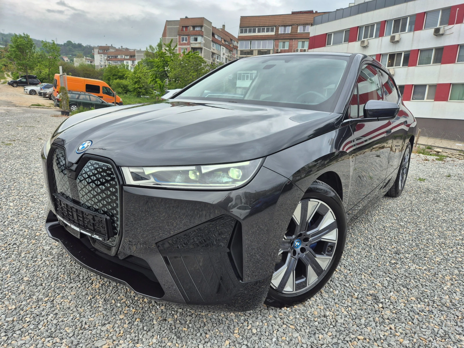 BMW iX 40-M-XDRIVE-HUD-LASER-HARMAN/KARDON-MASAJ-SOH-99%