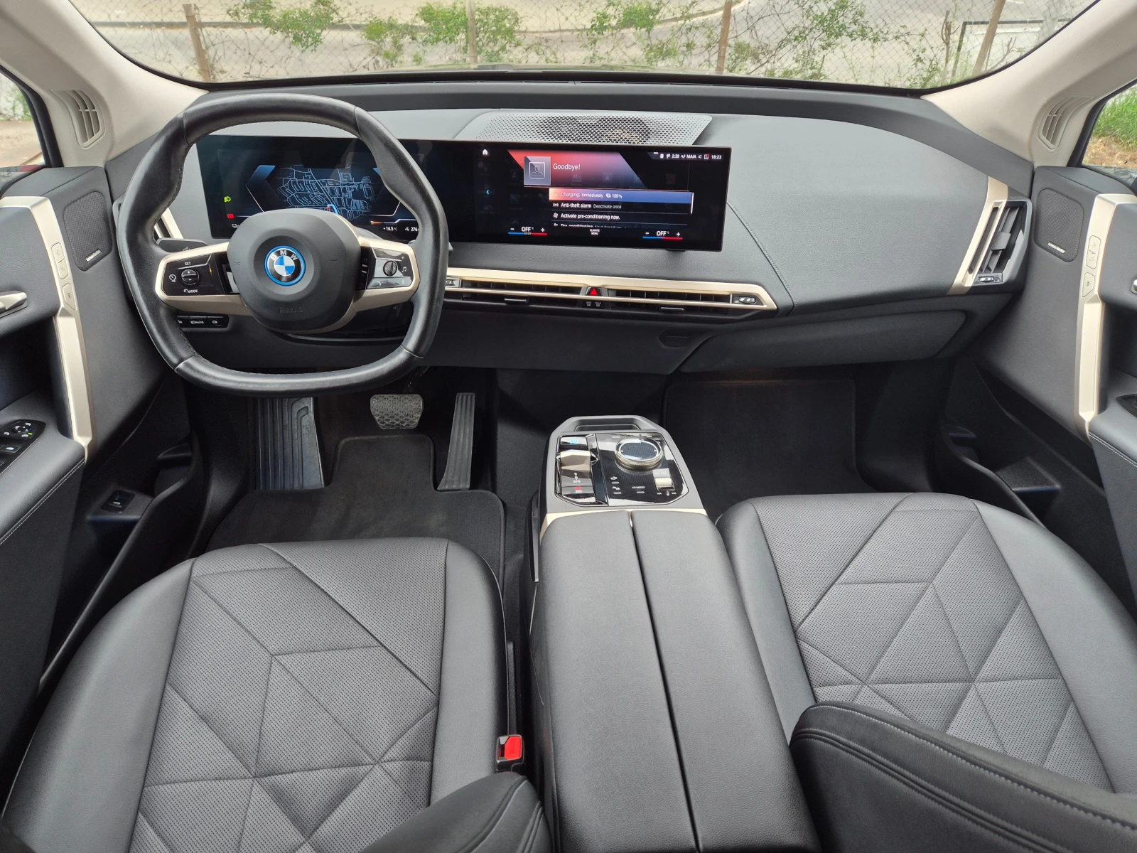 BMW iX 40-M-XDRIVE-HUD-LASER-HARMAN/KARDON-MASAJ-SOH-99%, снимка 8 - Автомобили и джипове - 54486556