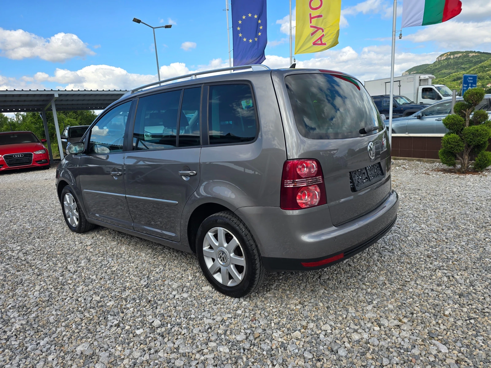 VW Touran 1.9 TDI  ! ! FACELIFT !!! РЕАЛНИ КИЛОМЕТРИ, снимка 3 - Автомобили и джипове - 55493980