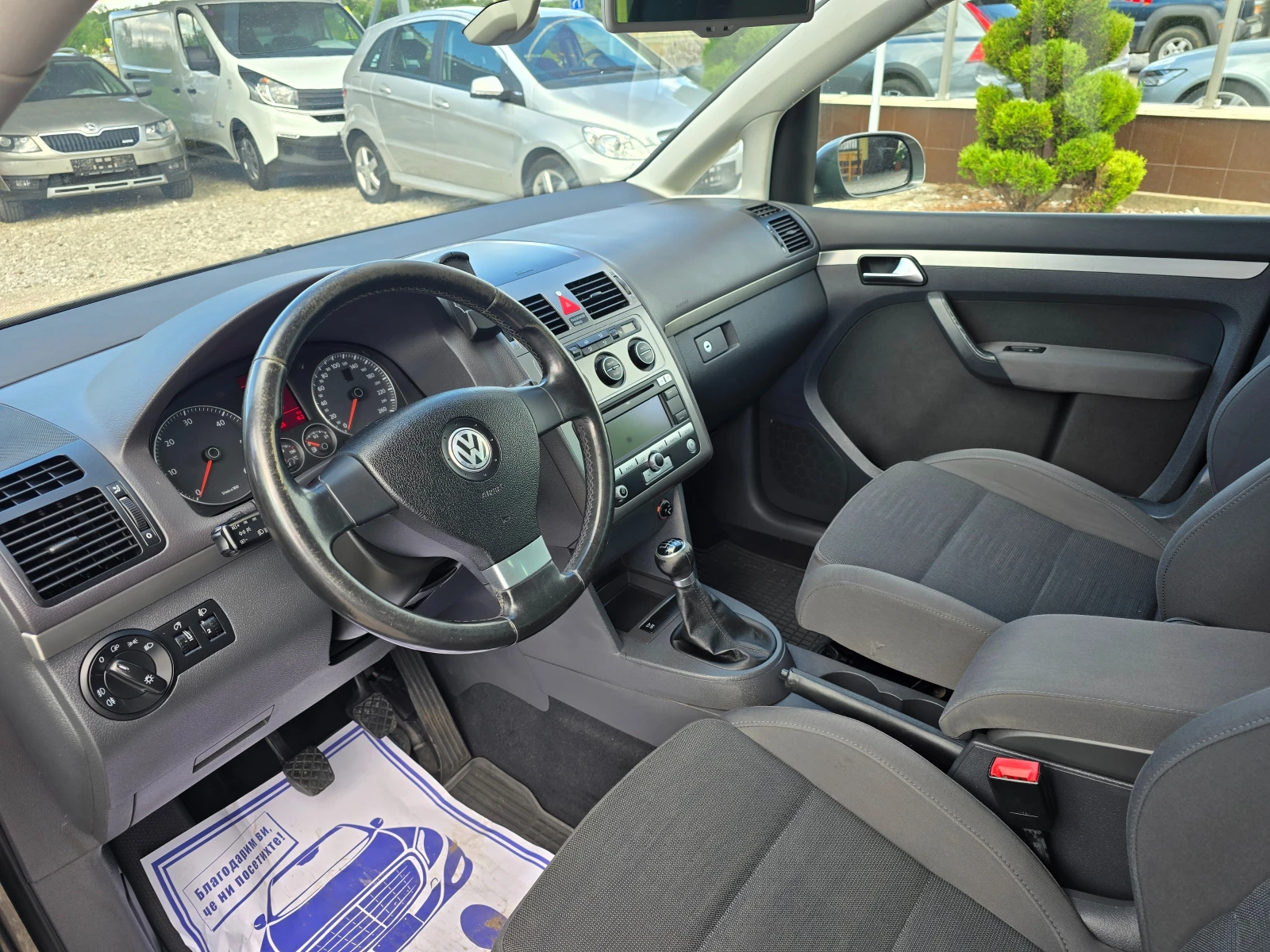 VW Touran 1.9 TDI  ! ! FACELIFT !!! РЕАЛНИ КИЛОМЕТРИ, снимка 9 - Автомобили и джипове - 55493980