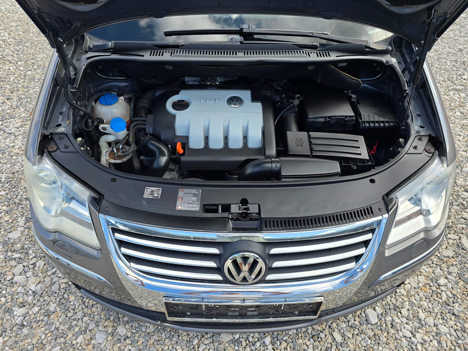 VW Touran 1.9 TDI  ! ! FACELIFT !!! РЕАЛНИ КИЛОМЕТРИ, снимка 16 - Автомобили и джипове - 55493980