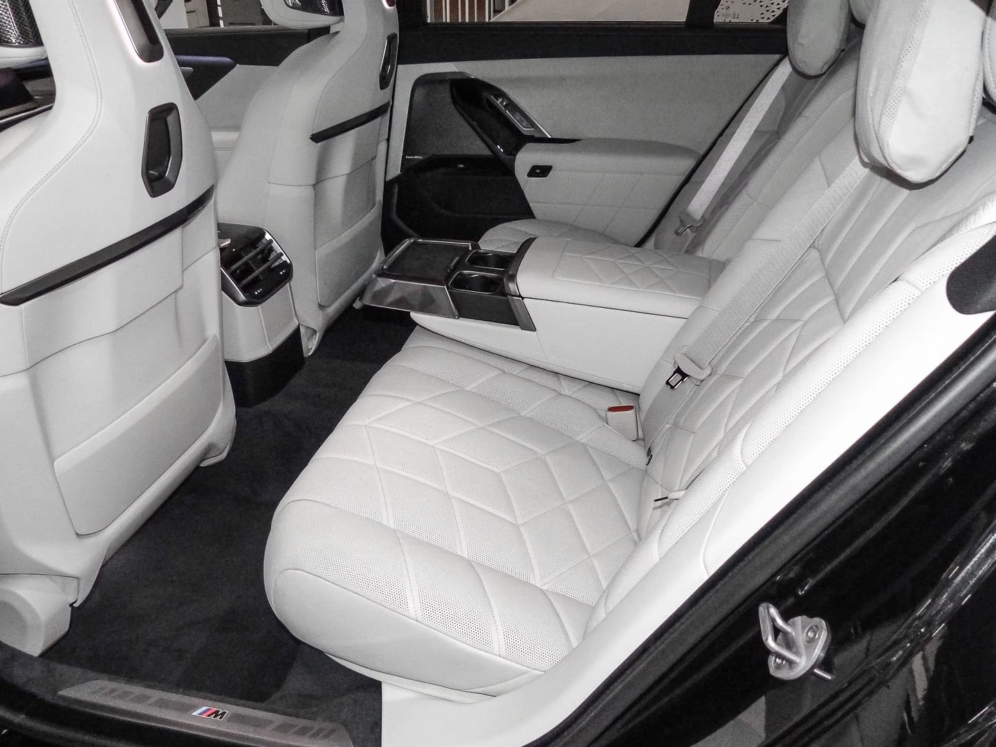 BMW 740 i/xDrive/FACELIFT/M-SPORT PRO/MASS/PANO/B&W/HUD/, снимка 12 - Автомобили и джипове - 56325896