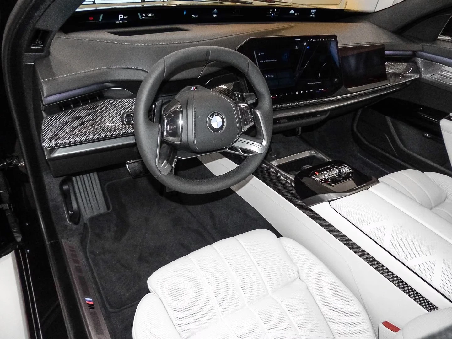 BMW 740 i/xDrive/FACELIFT/M-SPORT PRO/MASS/PANO/B&W/HUD/, снимка 4 - Автомобили и джипове - 56325896