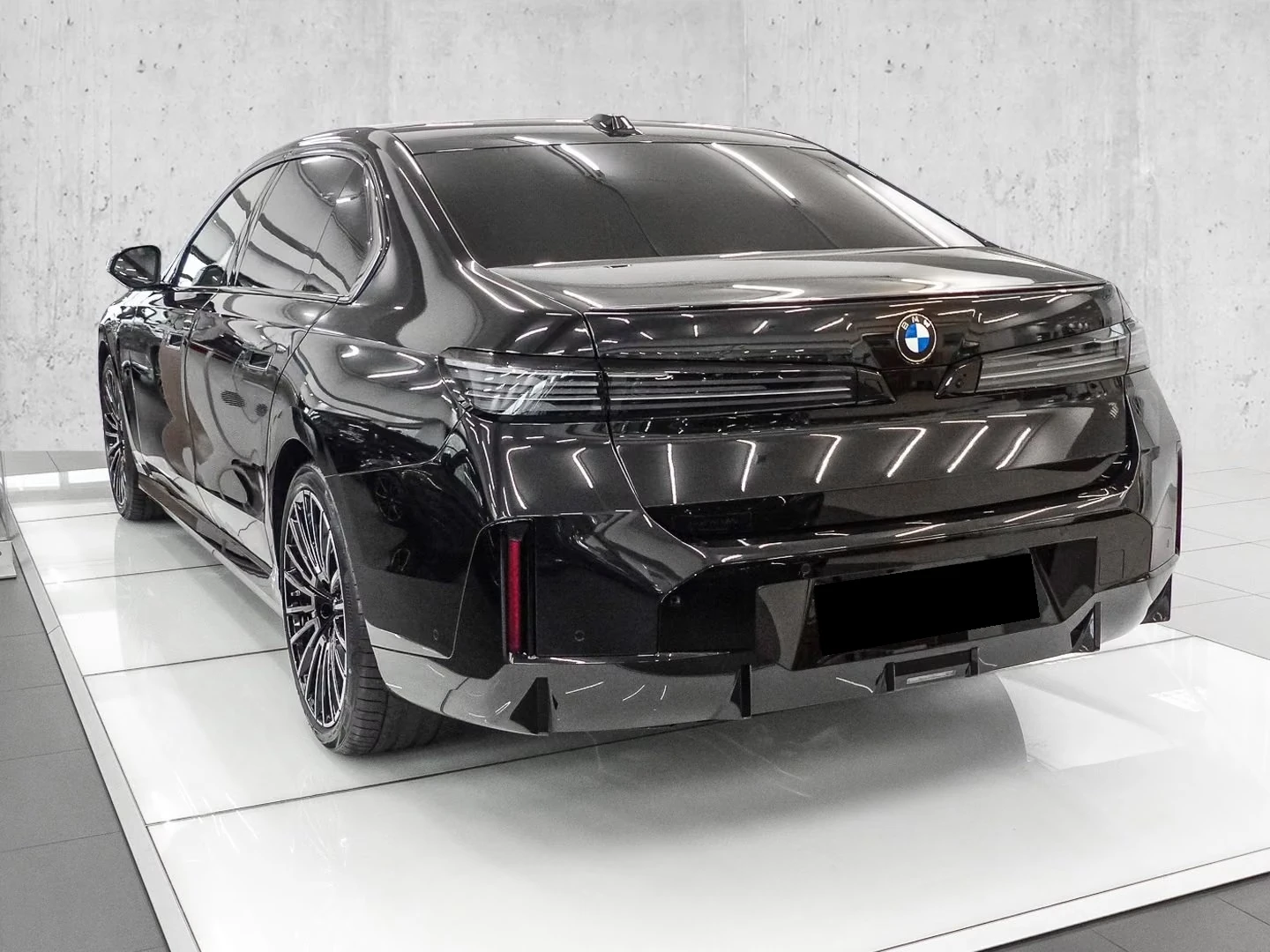 BMW 740 i/xDrive/FACELIFT/M-SPORT PRO/MASS/PANO/B&W/HUD/, снимка 2 - Автомобили и джипове - 56325896