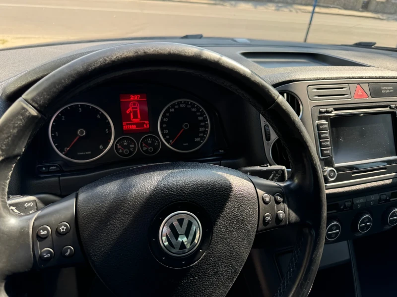 VW Tiguan 2.0 DIESEL AUSTRIA, снимка 9 - Автомобили и джипове - 46780623