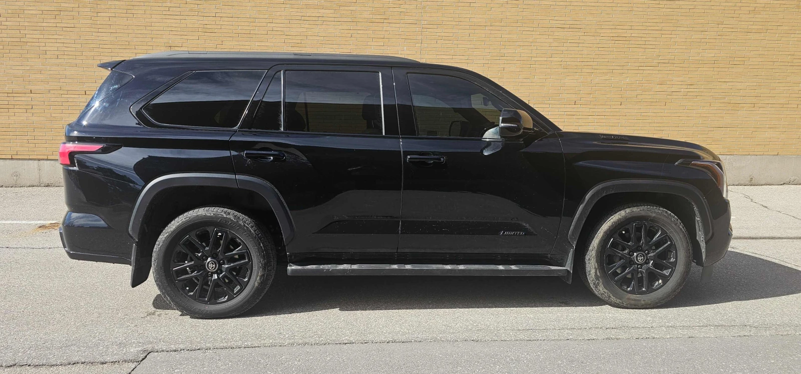 Toyota Sequoia /360/DIS/PANO/NAVI/MASSAGE/ОБДУХВАНЕ, снимка 4 - Автомобили и джипове - 53810615