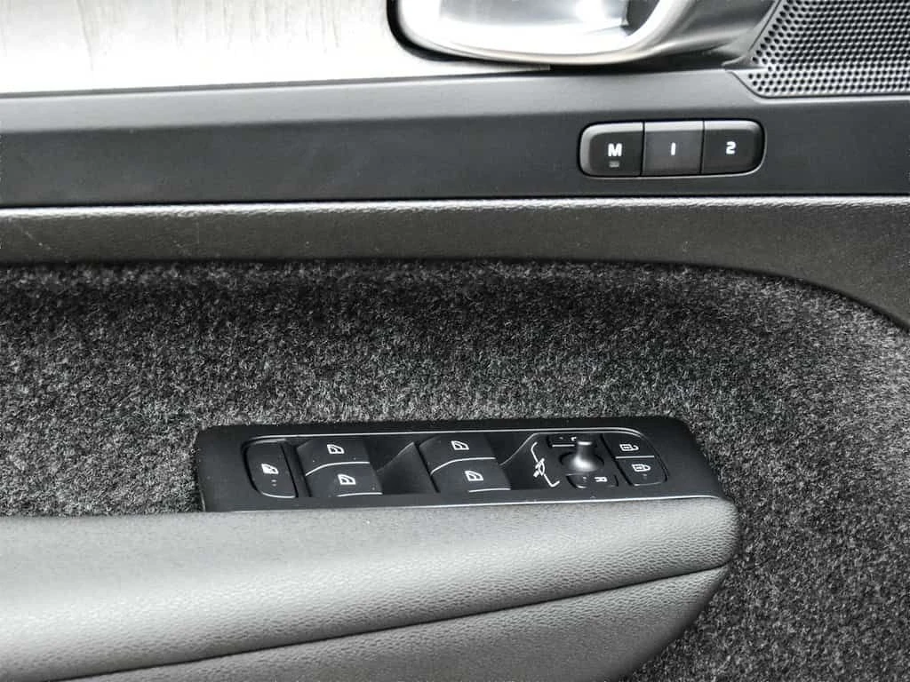 Volvo XC40 * B5 AWD Core Bright Theme * CARFAX * ЦЕНА ДО БГ, снимка 9 - Автомобили и джипове - 53848789