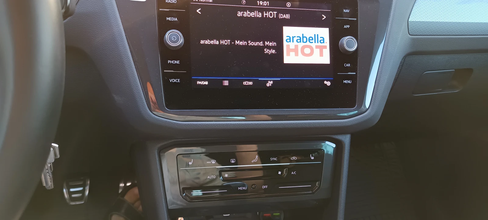 VW Tiguan, снимка 11 - Автомобили и джипове - 54245820