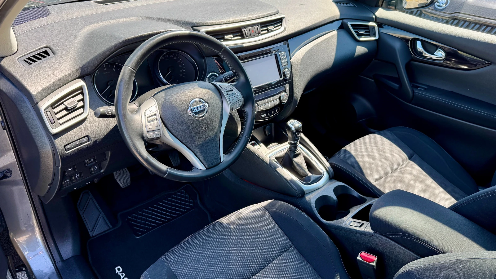 Nissan Qashqai 1.6i ТОП!!! 360Камери, PDC, LED DRL, Navi, Cruise,, снимка 10 - Автомобили и джипове - 54573975