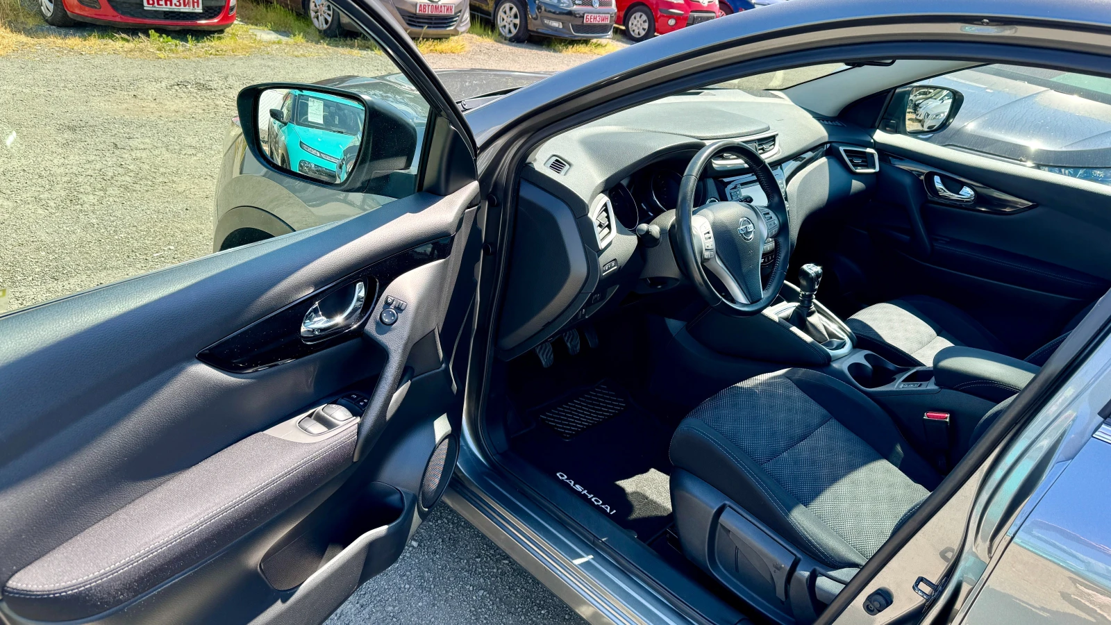 Nissan Qashqai 1.6i ТОП!!! 360Камери, PDC, LED DRL, Navi, Cruise,, снимка 9 - Автомобили и джипове - 54573975