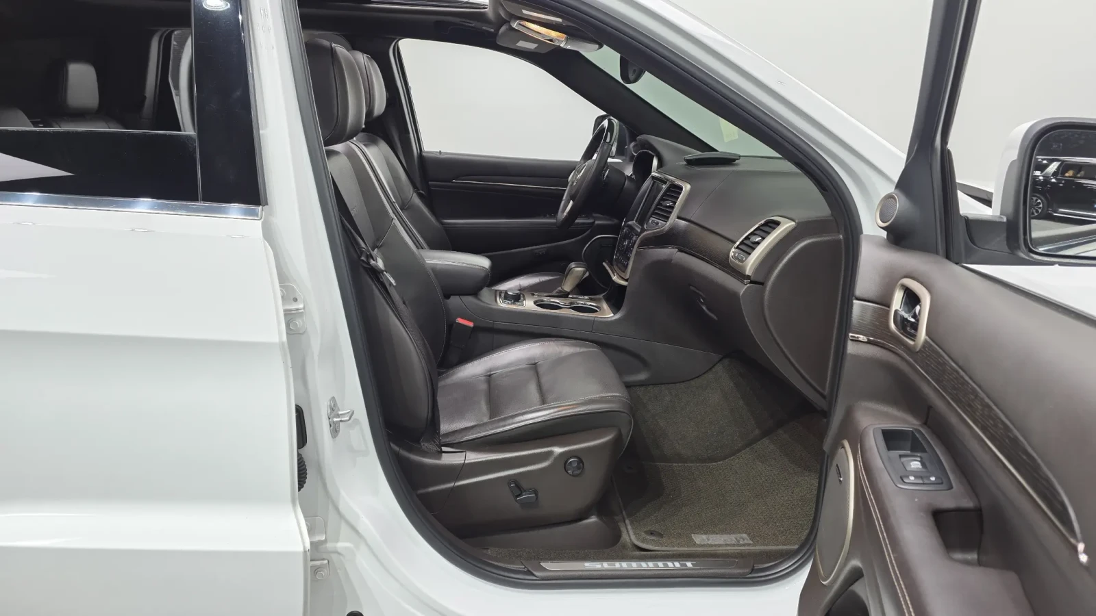 Jeep Grand cherokee 3.0 Diesel Summit, снимка 10 - Автомобили и джипове - 54763917