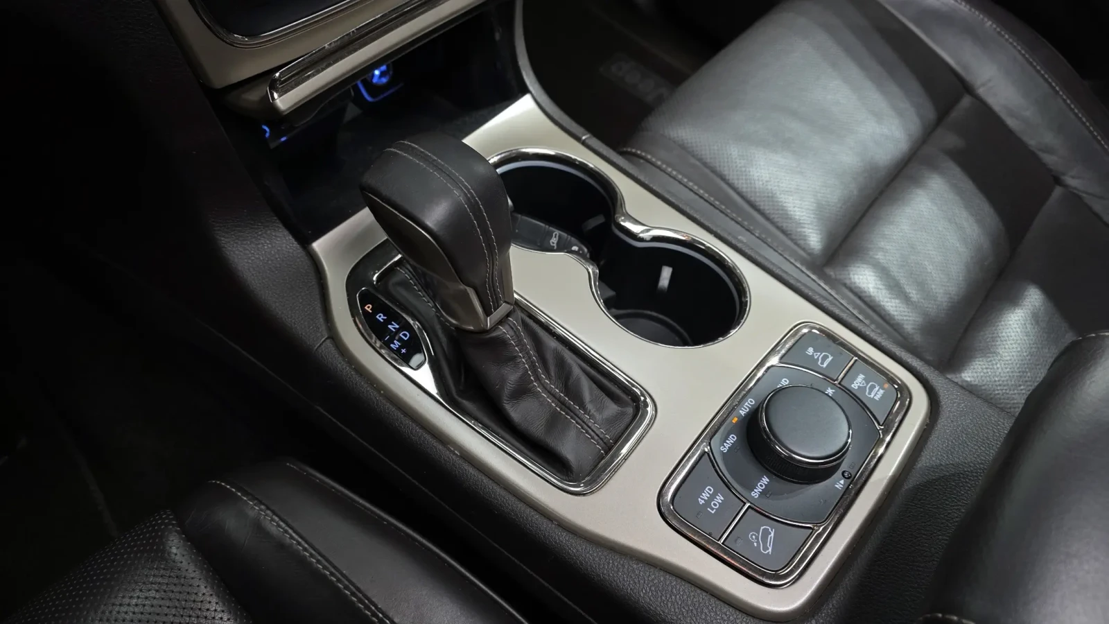Jeep Grand cherokee 3.0 Diesel Summit, снимка 8 - Автомобили и джипове - 54763917