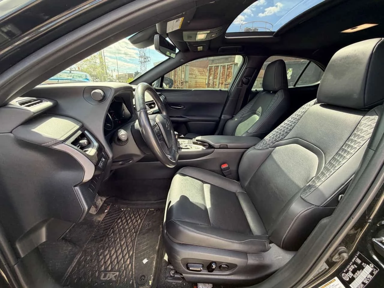 Lexus UX 250h * АВТОКРЕДИТ * ГЛАВНО ПРЕДСТАВИТЕЛСТВО, снимка 10 - Автомобили и джипове - 56211939