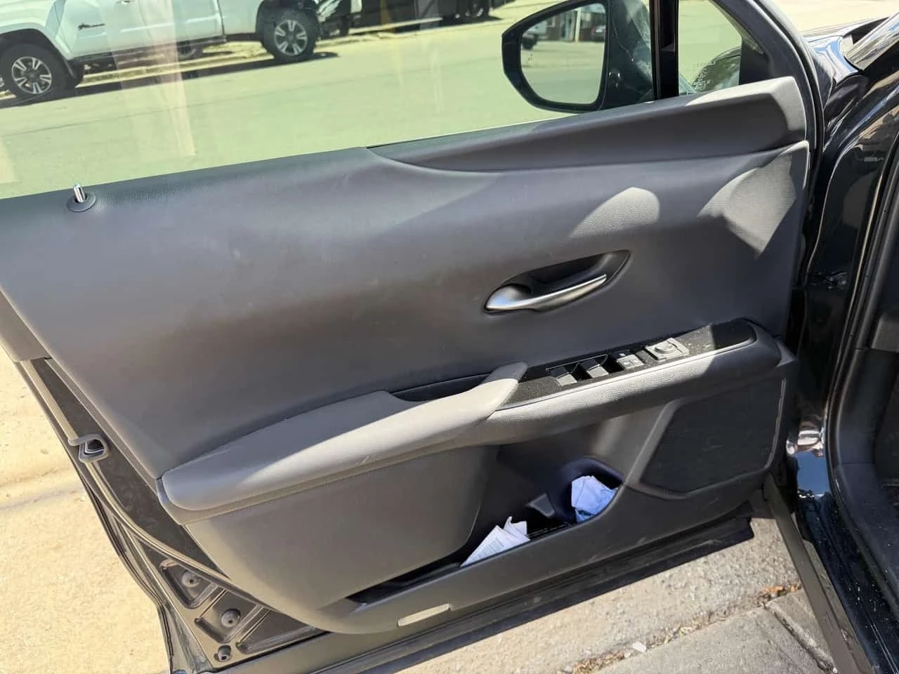 Lexus UX 250h * АВТОКРЕДИТ * ГЛАВНО ПРЕДСТАВИТЕЛСТВО, снимка 17 - Автомобили и джипове - 56211939