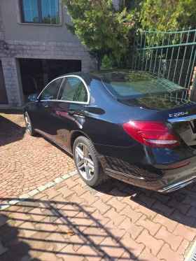 Mercedes-Benz E 220 4MATiC, снимка 2