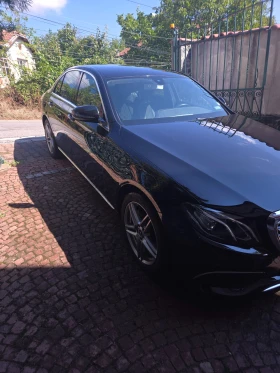 Mercedes-Benz E 220 4MATiC, снимка 6