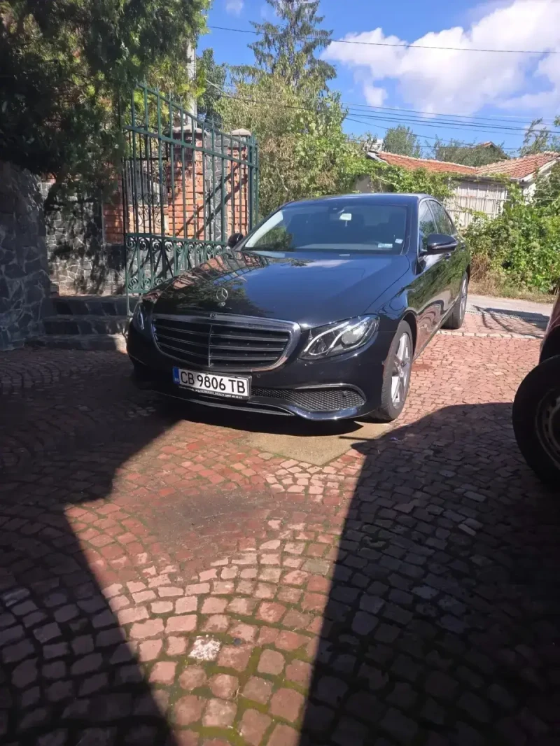 Mercedes-Benz E 220 4MATiC, снимка 1 - Автомобили и джипове - 48169642