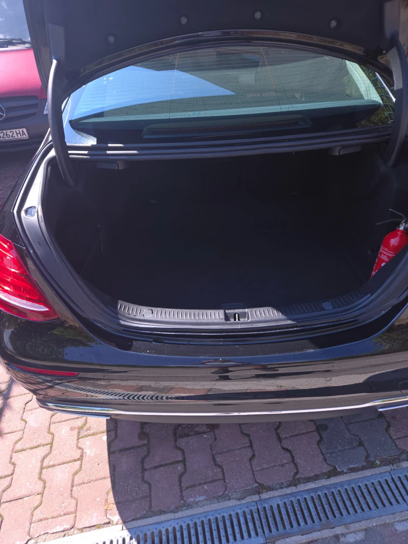 Mercedes-Benz E 220 4MATiC, снимка 5 - Автомобили и джипове - 47637404