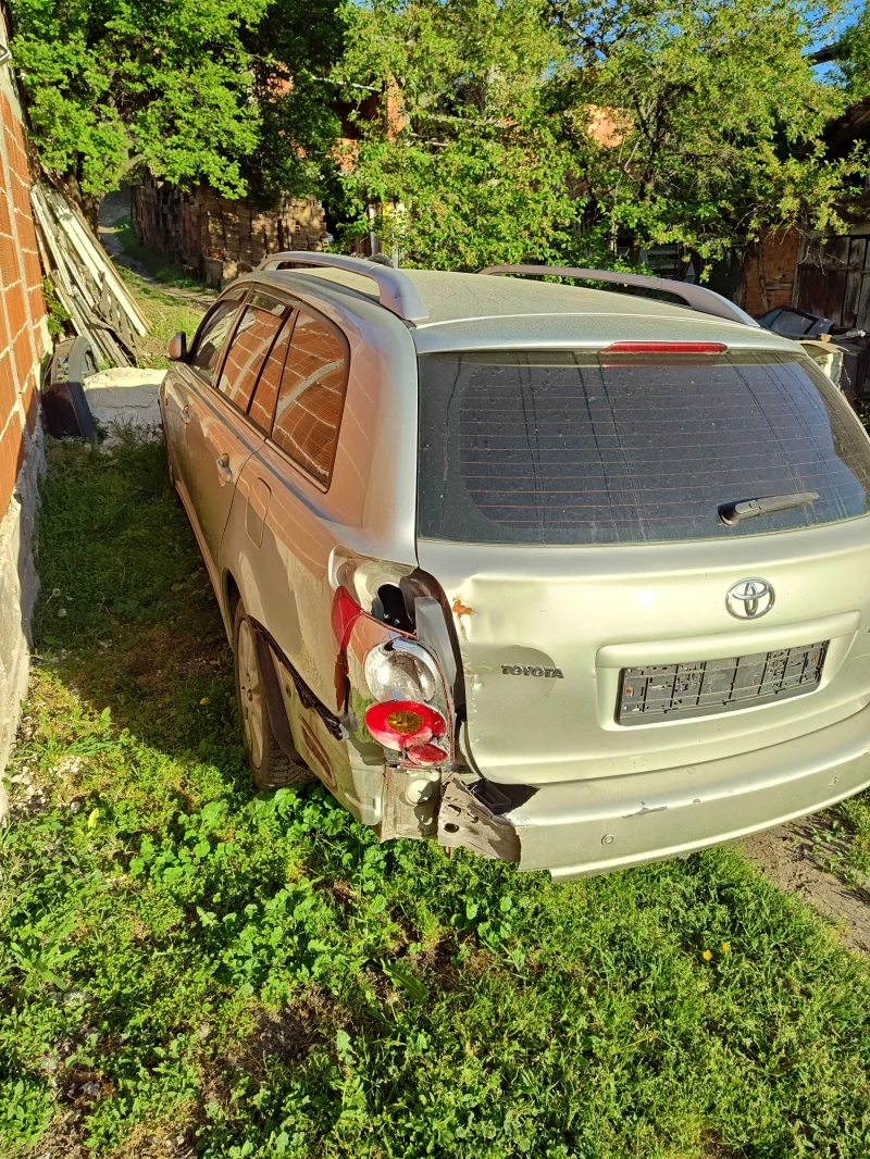 Toyota Avensis 1.8 VVTI, снимка 4 - Автомобили и джипове - 52337971
