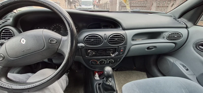 Renault Megane, снимка 13 - Автомобили и джипове - 53416987