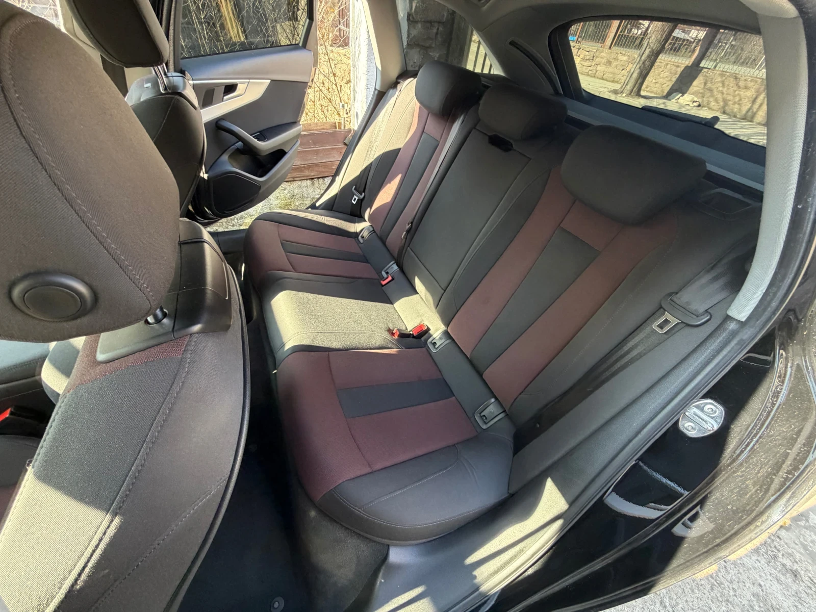 Audi A4 2.0 TDI 150 Avant Sport, снимка 15 - Автомобили и джипове - 53024547