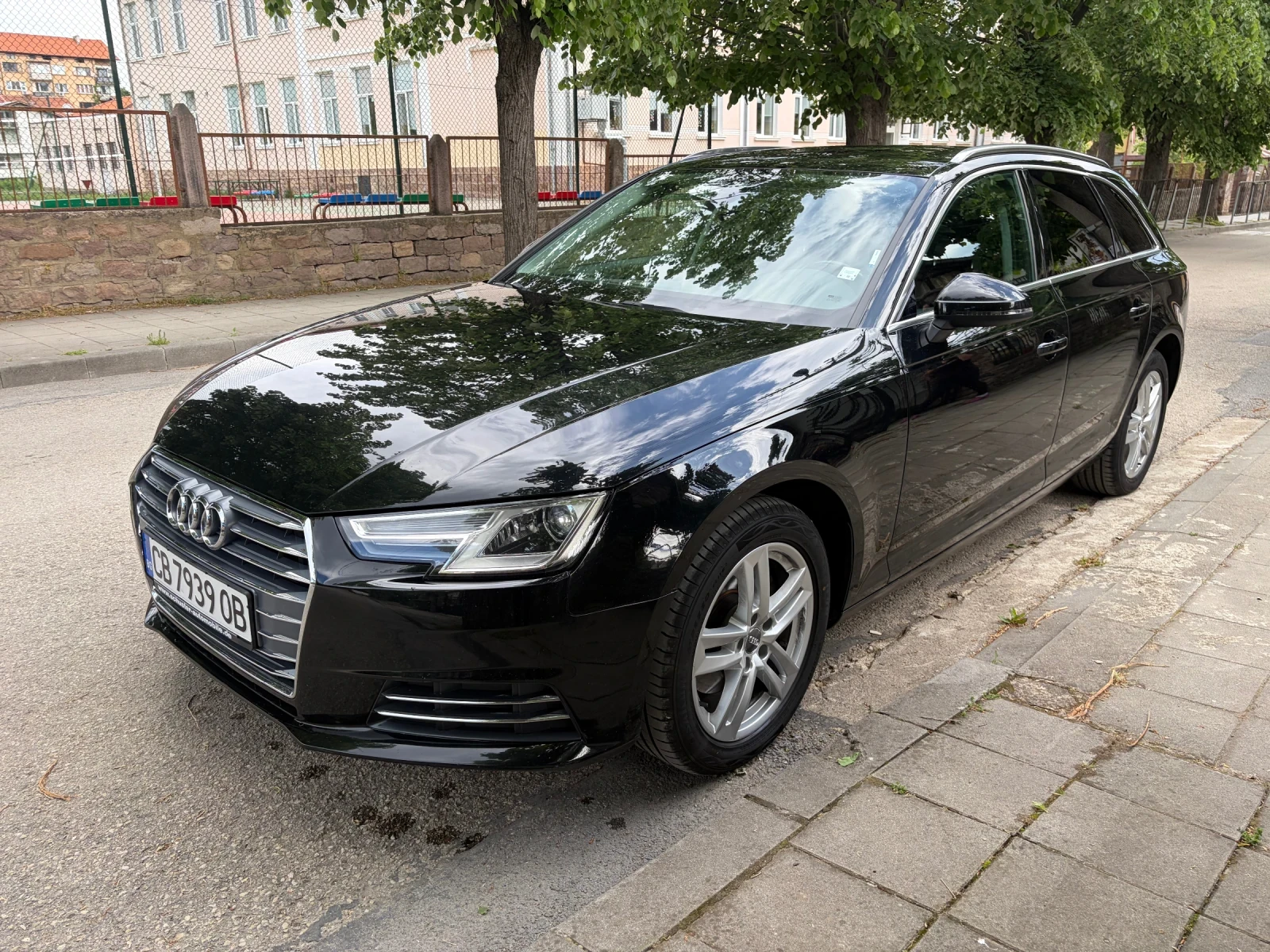 Audi A4 2.0 TDI 150 Avant Sport, снимка 4 - Автомобили и джипове - 53024547