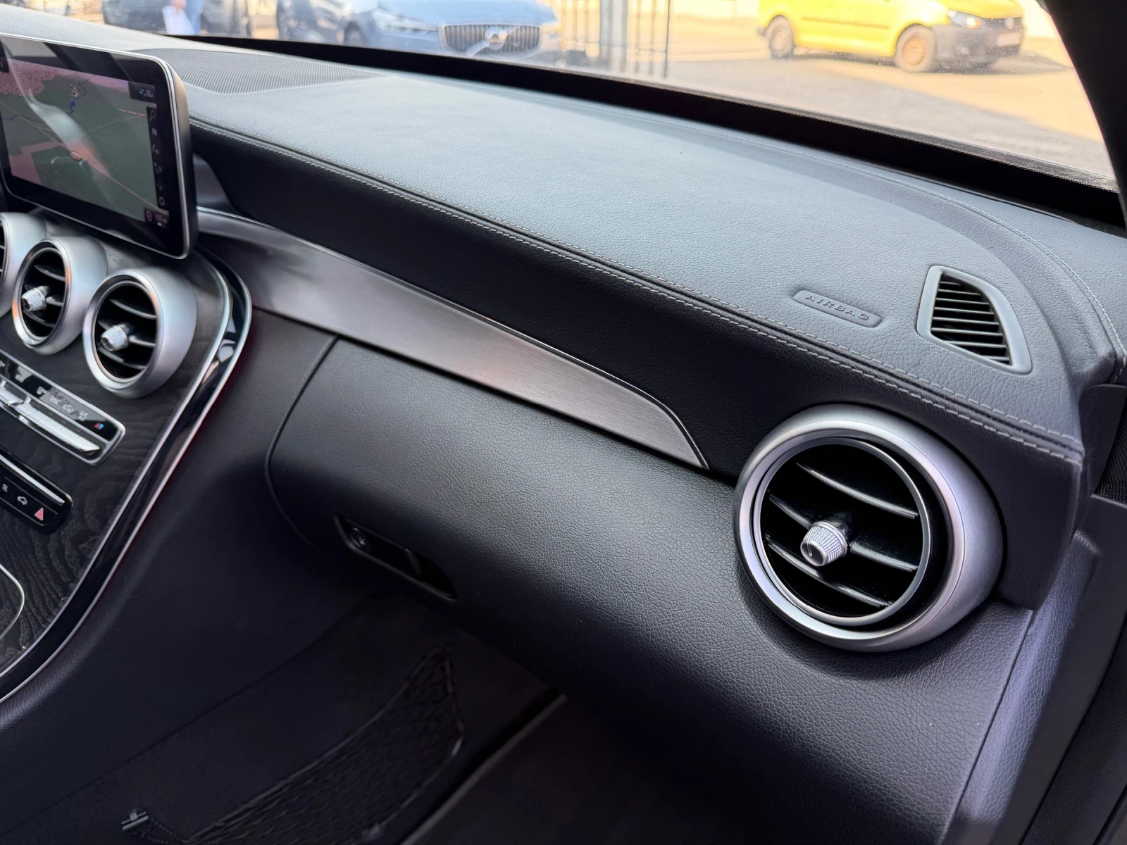 Mercedes-Benz C 220 AMG Line Night Edition Facelift, снимка 12 - Автомобили и джипове - 53707823