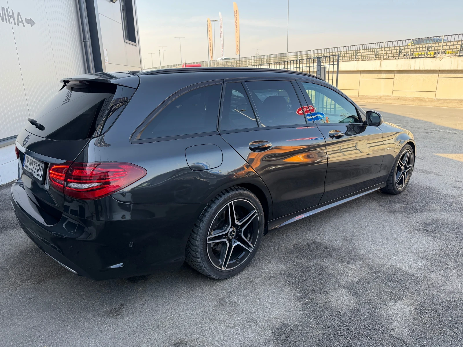 Mercedes-Benz C 220 AMG Line Night Edition Facelift - изображение 6