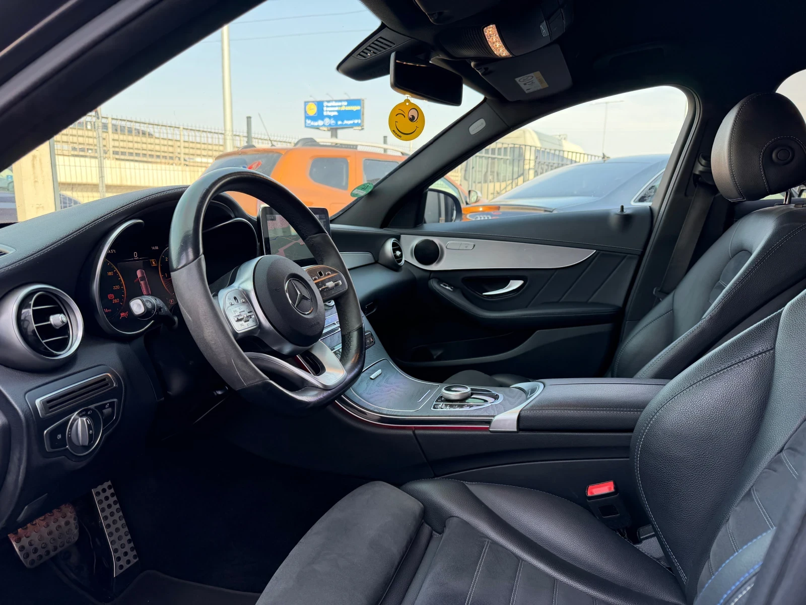 Mercedes-Benz C 220 AMG Line Night Edition Facelift - изображение 9